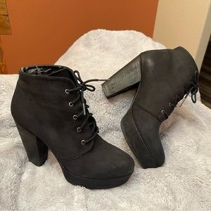 STEVE MADDEN Platform Booties